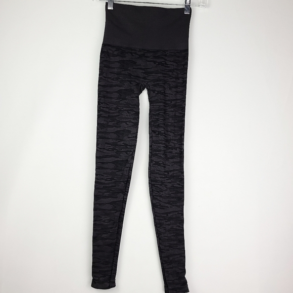 Assets By Sara Blakely Gray‎ Camo Leggings

Small - Picture 3 of 5